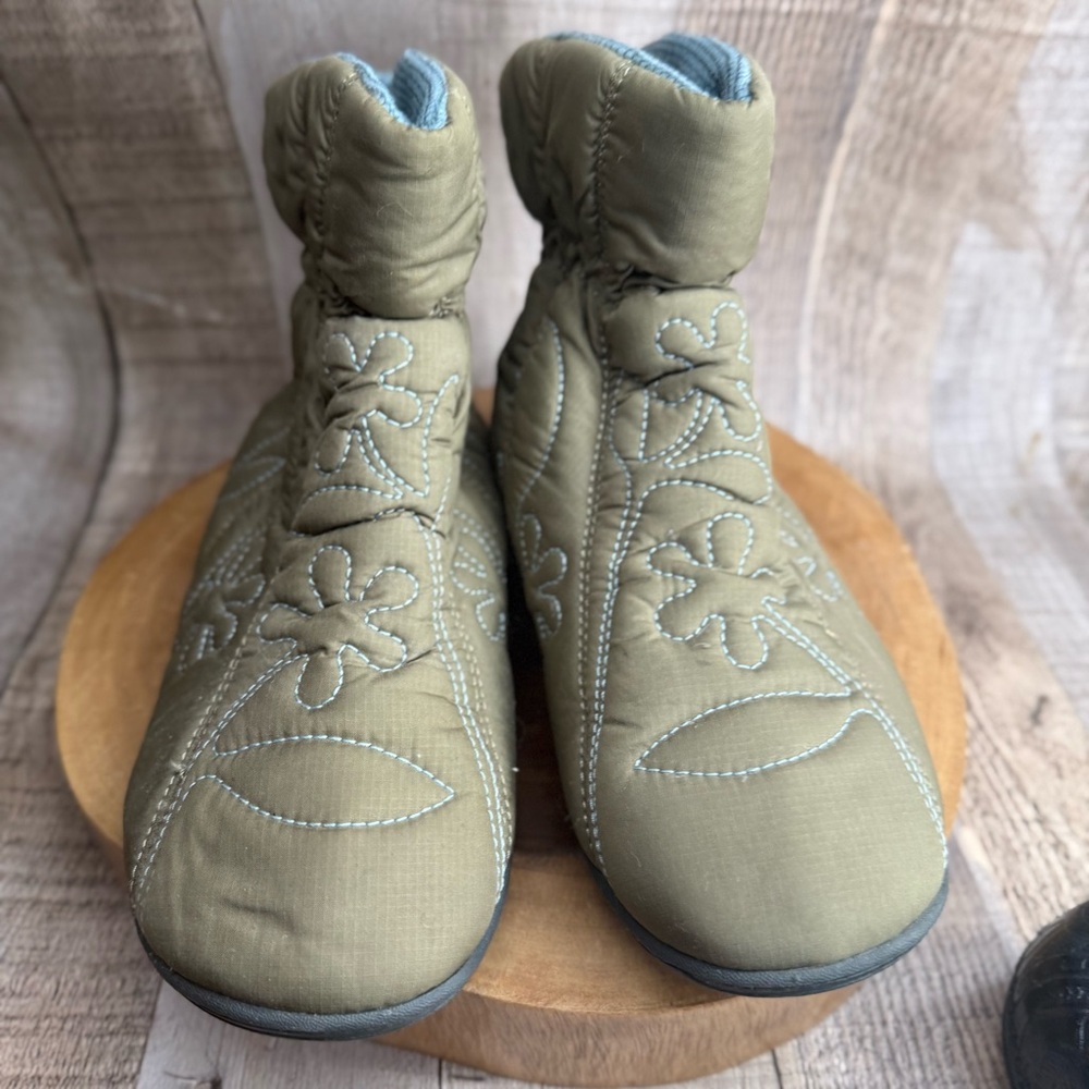 Acorn Women's Olive Quilted Slippers